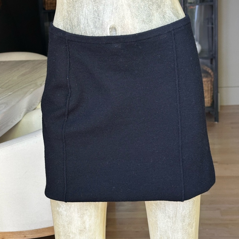 NILI LOTAN wool/cashmere black miniskirt. Medium.